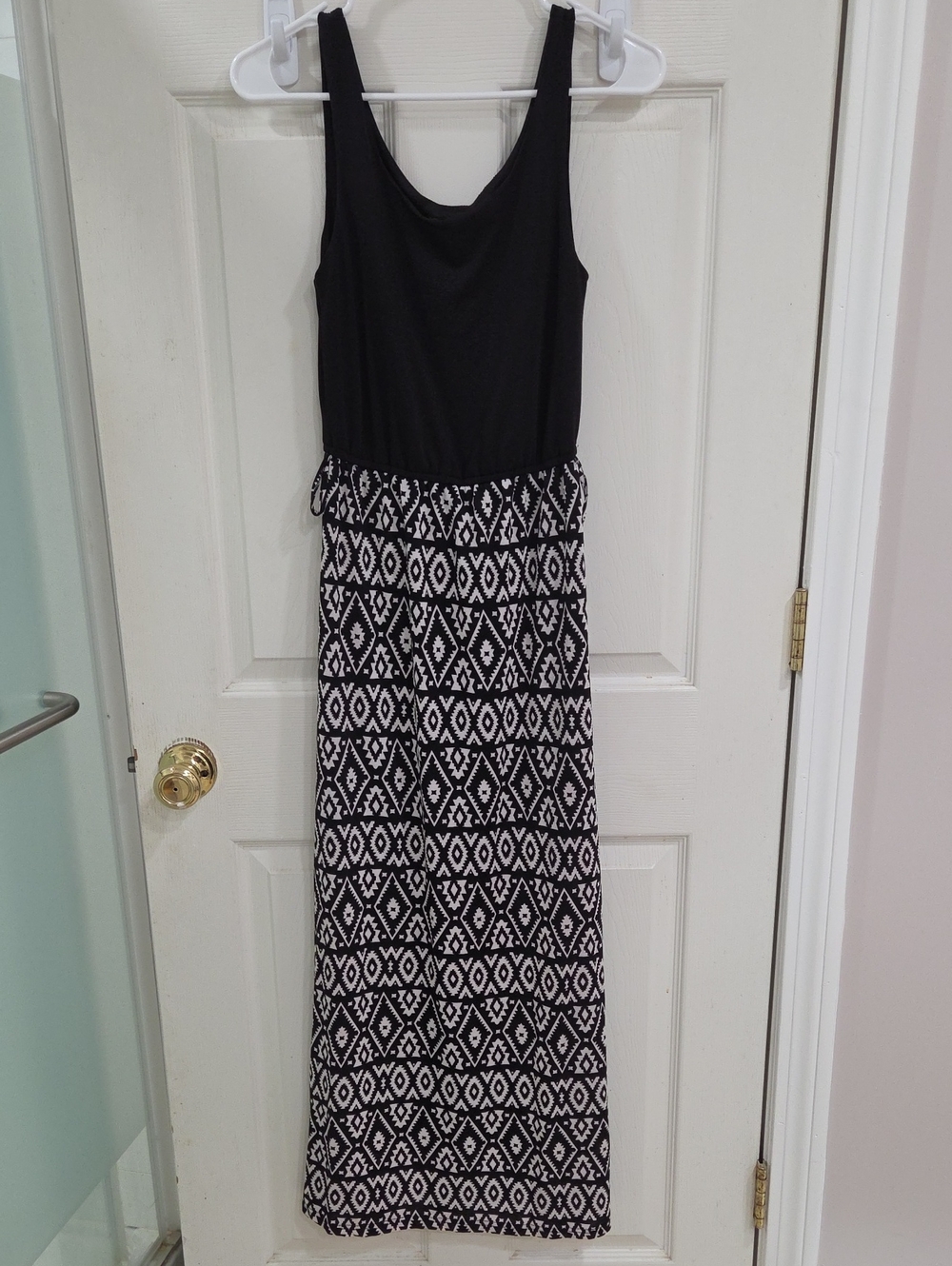 Rue21 Black Tank Top with Black & White Geometric Maxi Skirt